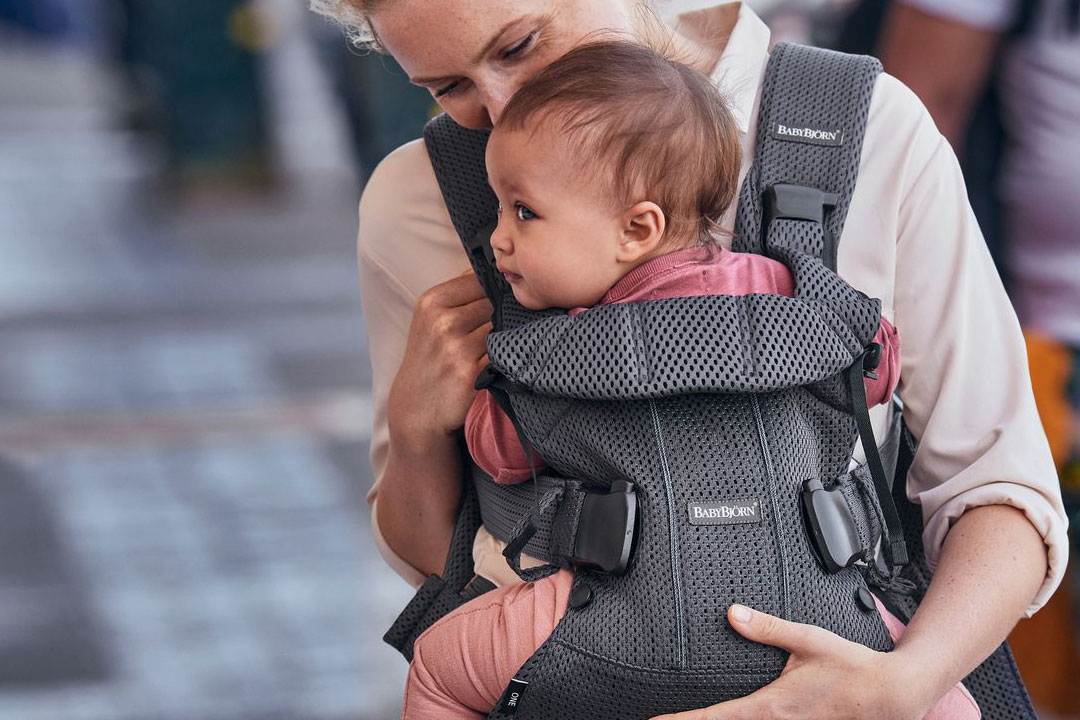 新品超激得 BABYBJORN - ベビービョルン ベビーキャリア ONE KAI Airの