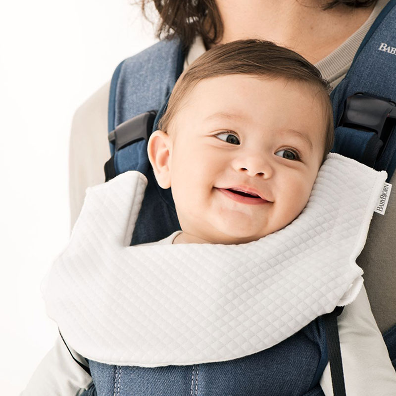 ベビーキャリア One Kai スタイ付き Babybjorn ベビービョルン オフィシャルウェブサイト